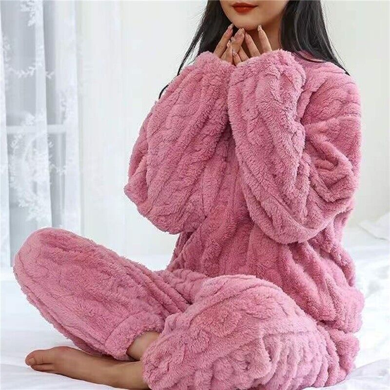 Pijama de polar trenzado