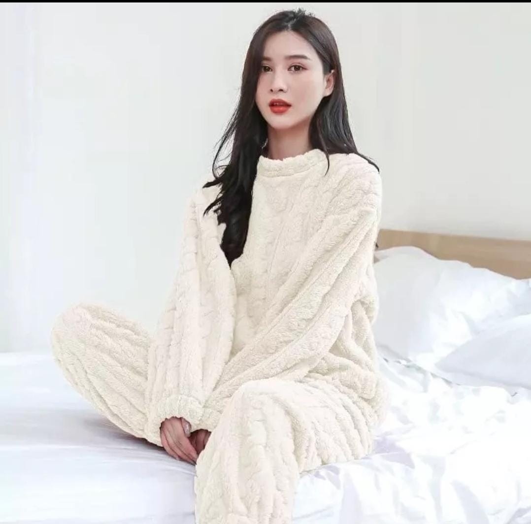 Pijama de polar trenzado